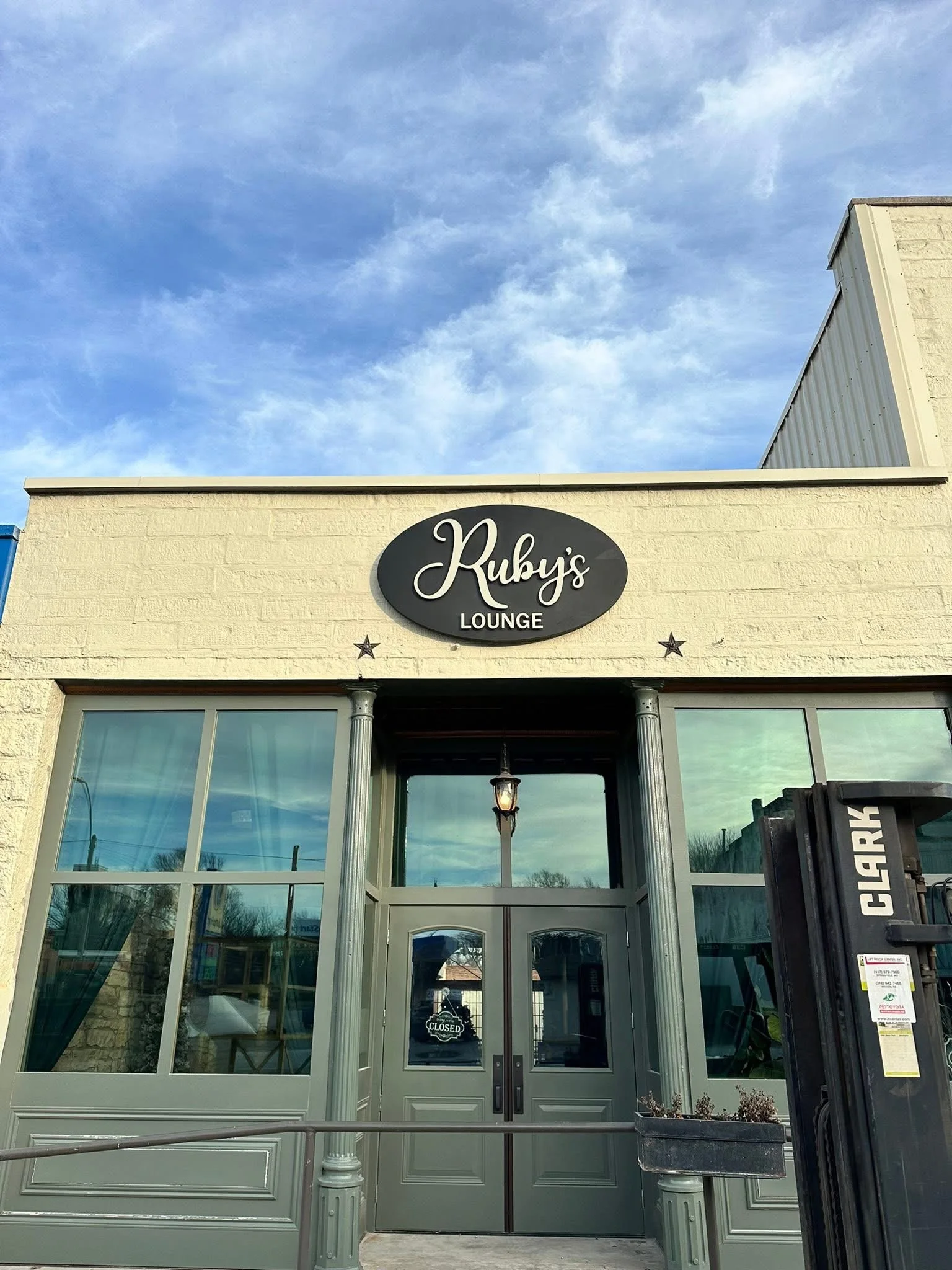 Ruby's Lounge exterior sign